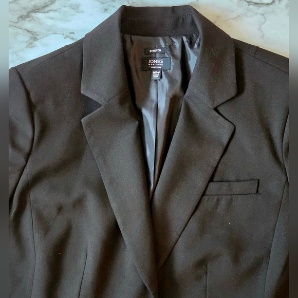 Jones New York Black Two-Button Blazer - Picture 2 of 8